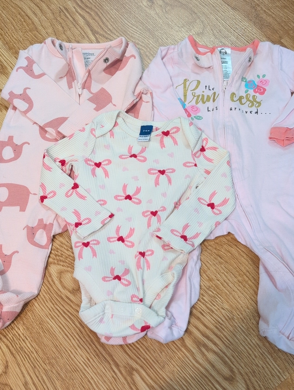 Lot Carter's Simple Joys Gerber Sleepers & Onesie 3-6 Month